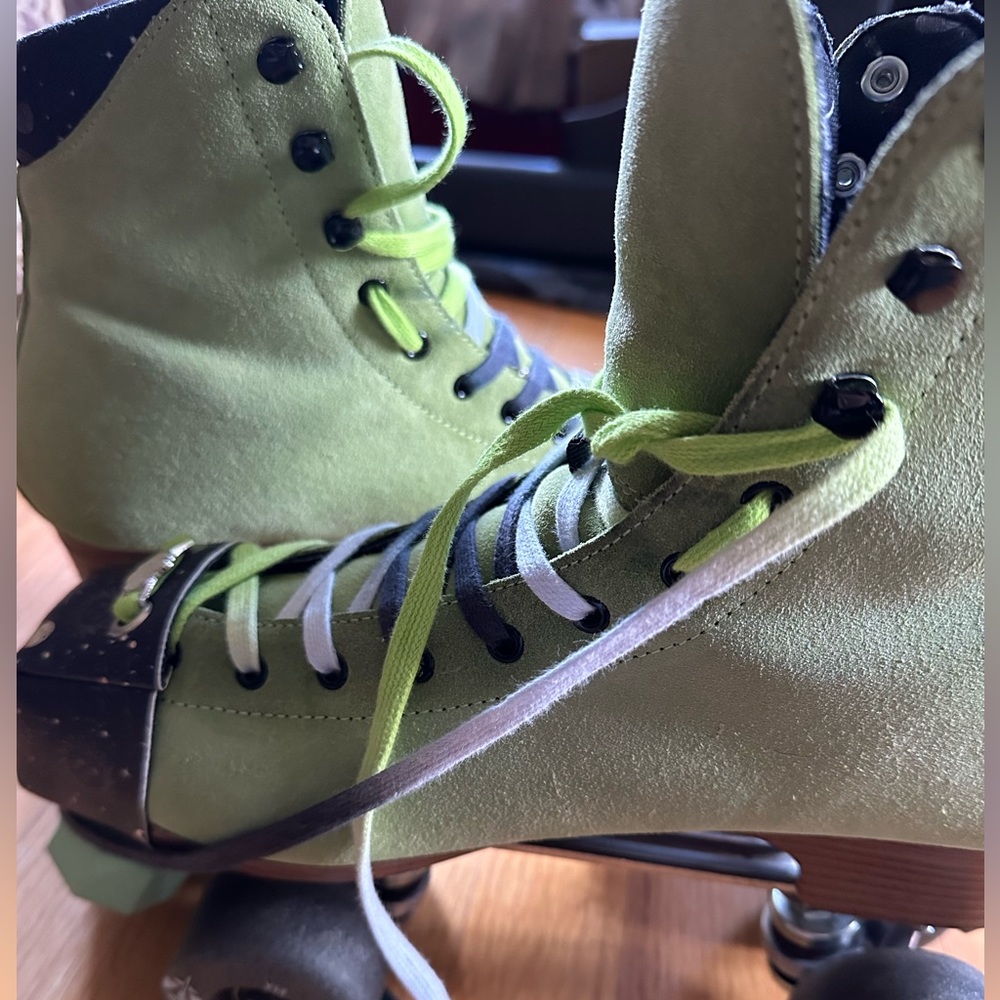 Lime Green Size 10 Moonlight Rollers with Accessories AND Stock setup!